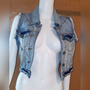 HOT KISS 💋 Cut off Jean Jacket. Size Small.